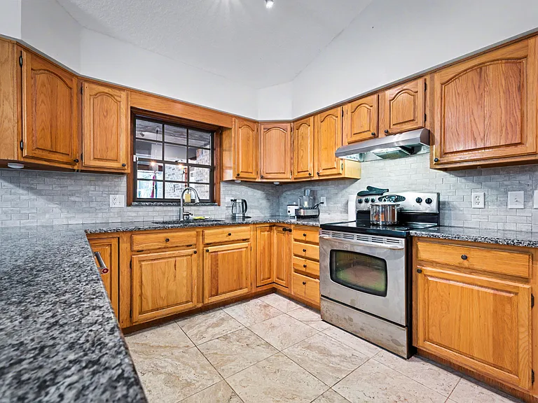 523 Princewood Dr — Photo 22