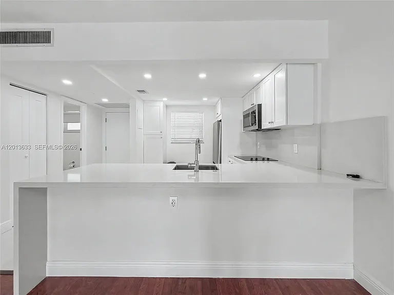 100 Edgewater Dr #204 — Photo 8