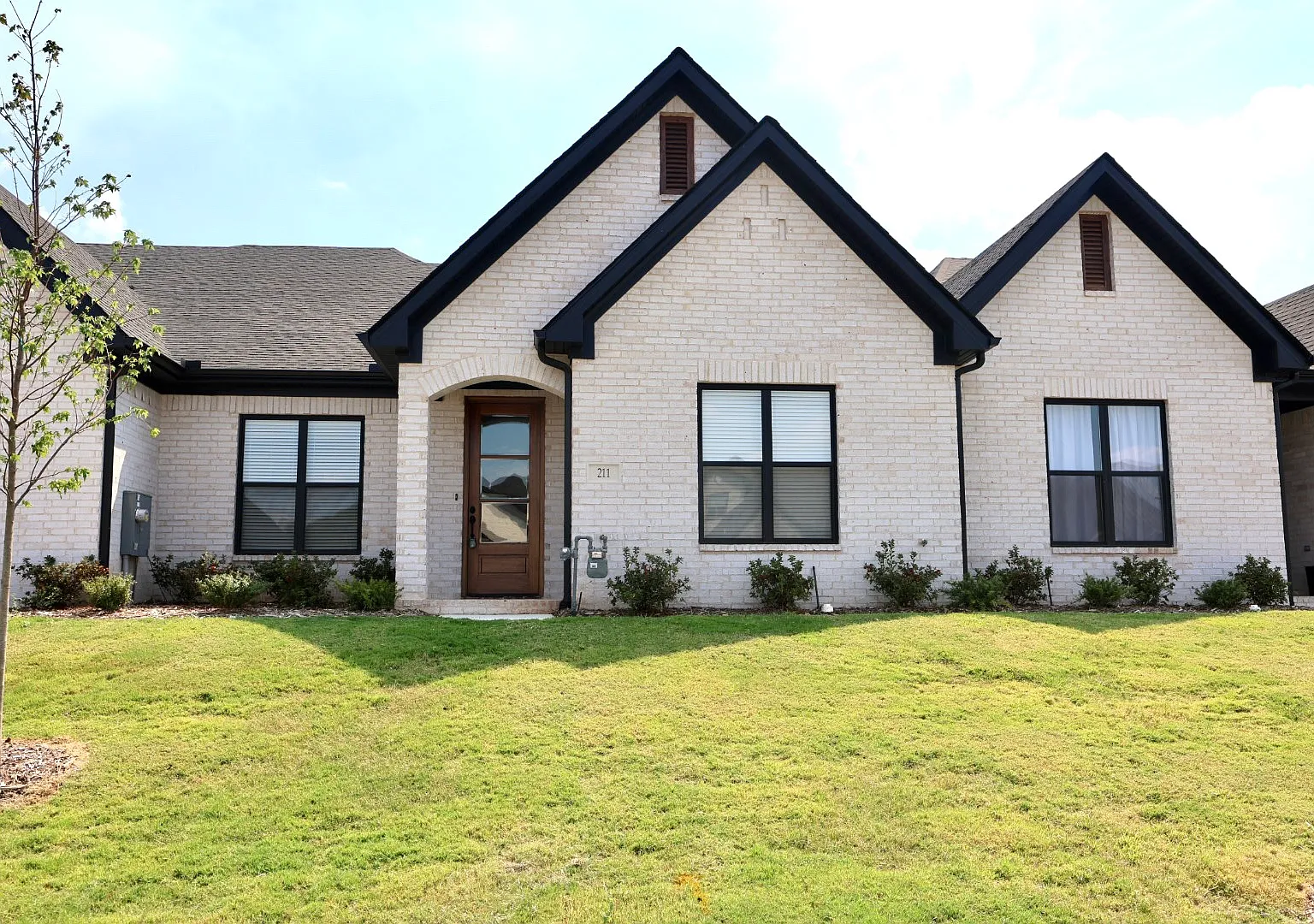 2 bed, 1440 sqft, $2,399 — Photo 1