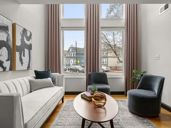 115 Governor Winthrop Rd Unit 115, Somerville, MA 02145