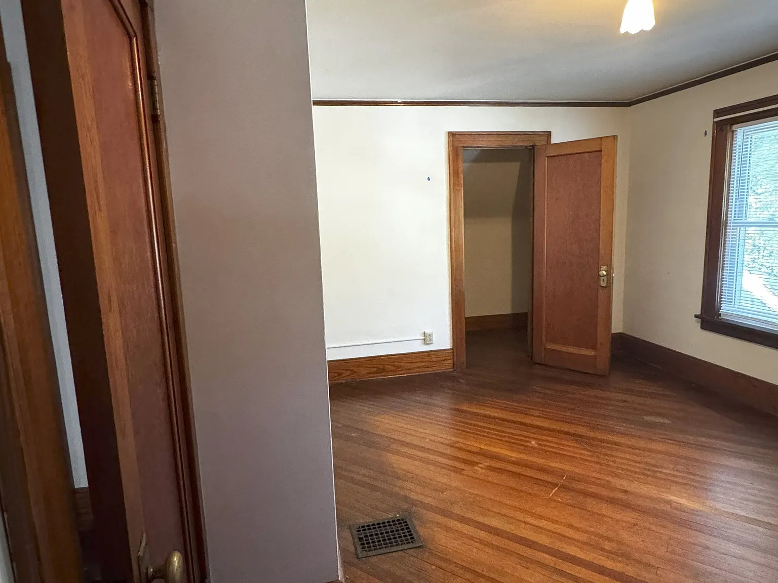 3 bed, 1142 sqft, $2,316 — Photo 3