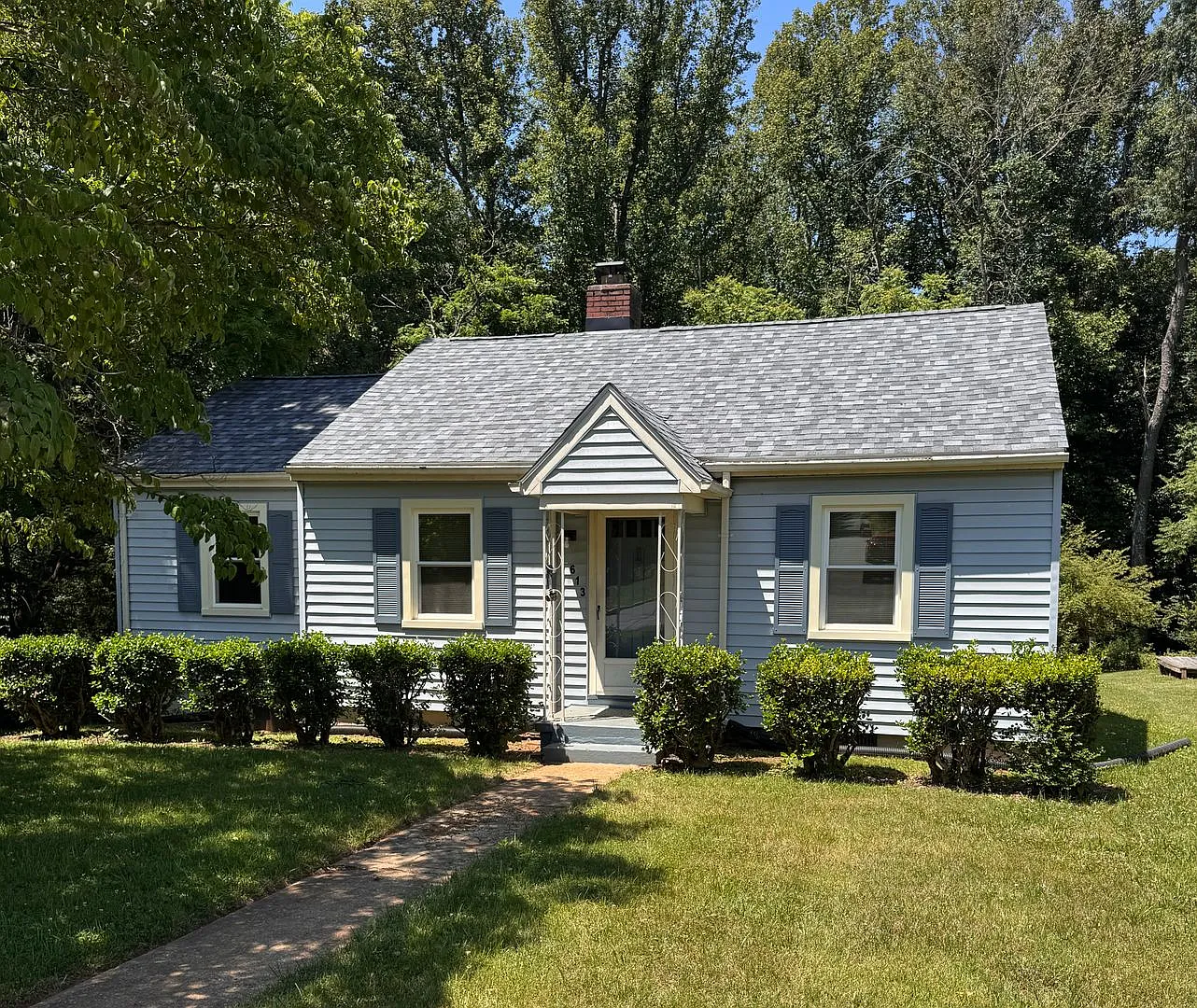 3 Bedroom || 1 Bathroom Single Family Home — Photo 1