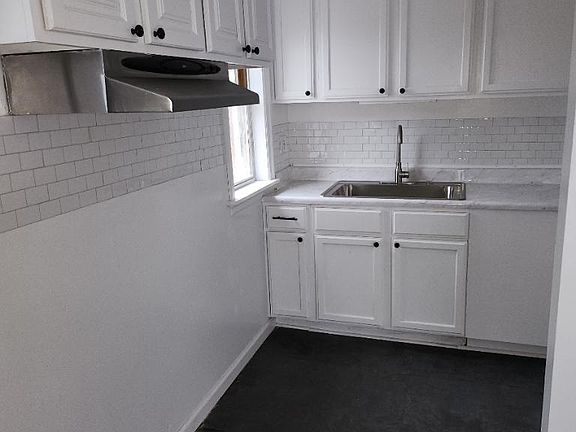 4th image of 251 S Emerson Ave