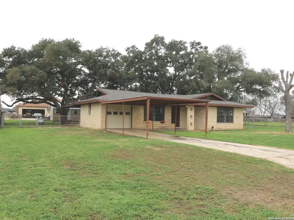 405 DRY HOLLOW RD, La Vernia, TX 78121