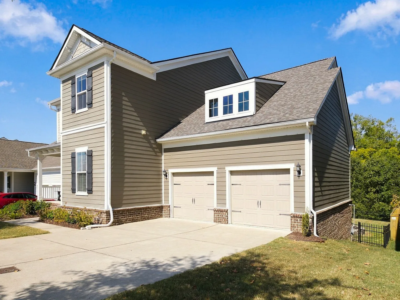 4 bed, 3.5 bath, 3958 sqft, $4,795 — Photo 2
