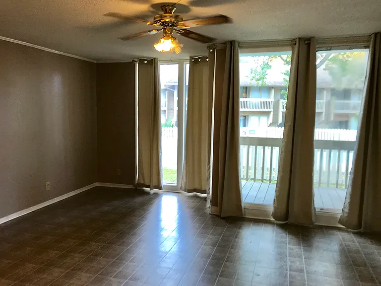 1050 Seacliff Dr N — Photo 6