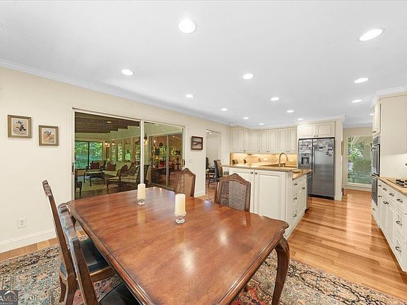 5th image of 7865 Robin Rd