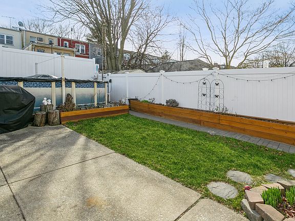 3rd image of 14746 Coolidge Ave