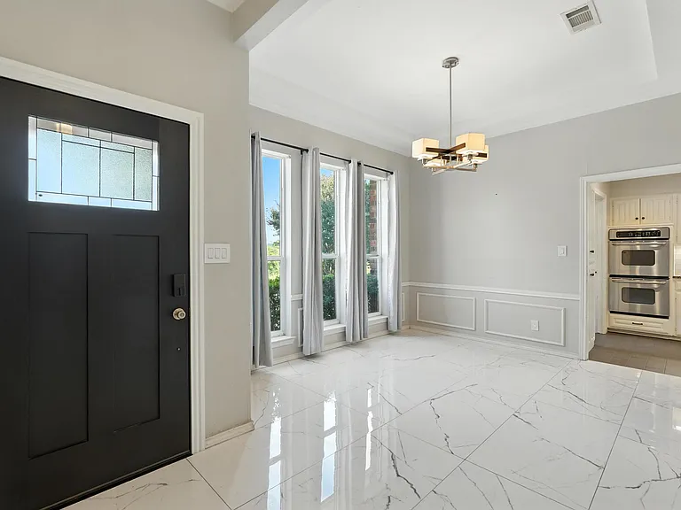7938 Fair Oaks Ave — Photo 2