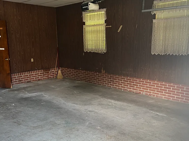 801 S Walker St — Photo 20