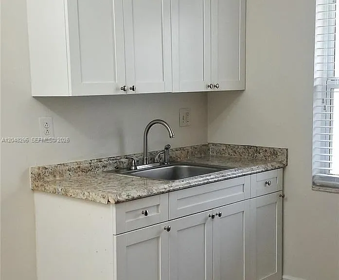 711 NE 2nd Ave #102 — Photo 5