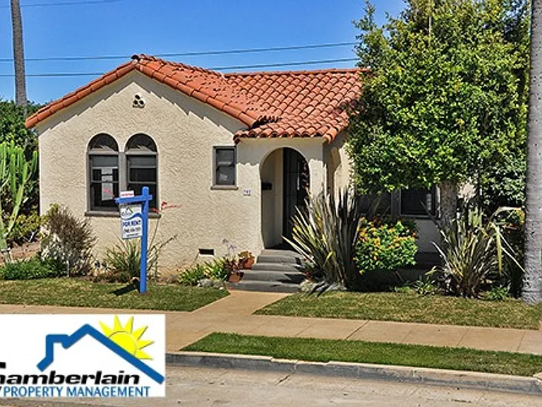 702 Leonard Ave — Photo 1