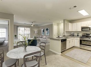 13690 Legacy Cir #689-B, Herndon, VA 20171