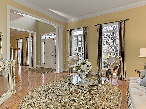 4th image of 22482 Pine Top Ct