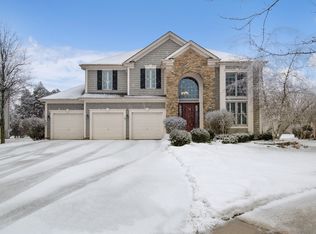 2061 Arrowhead Ct, Geneva, IL 60134
