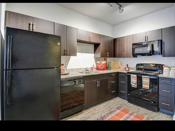 2nd image of 1815 W Chapin St
