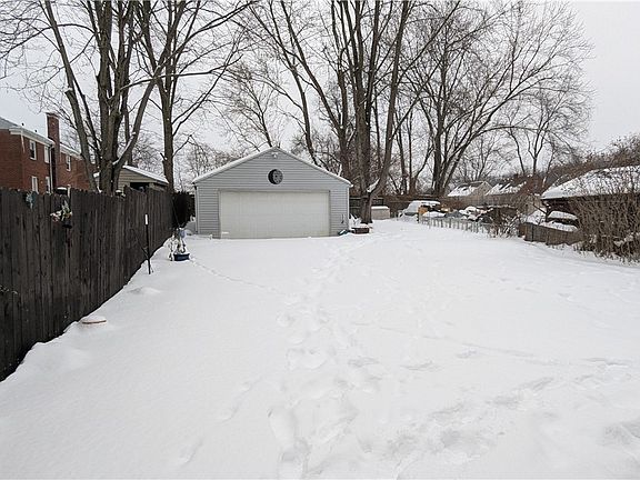 4th image of 1512 Forest Ave SE