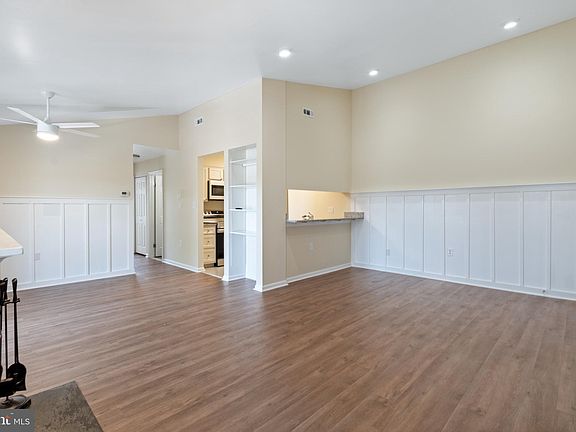 4th image of 1115 Castle Harbour Way Unit 3A