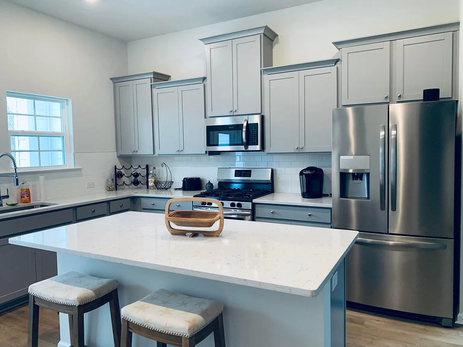 3 bed, 2.5 bath, 1888 sqft, $2,650 — Photo 2