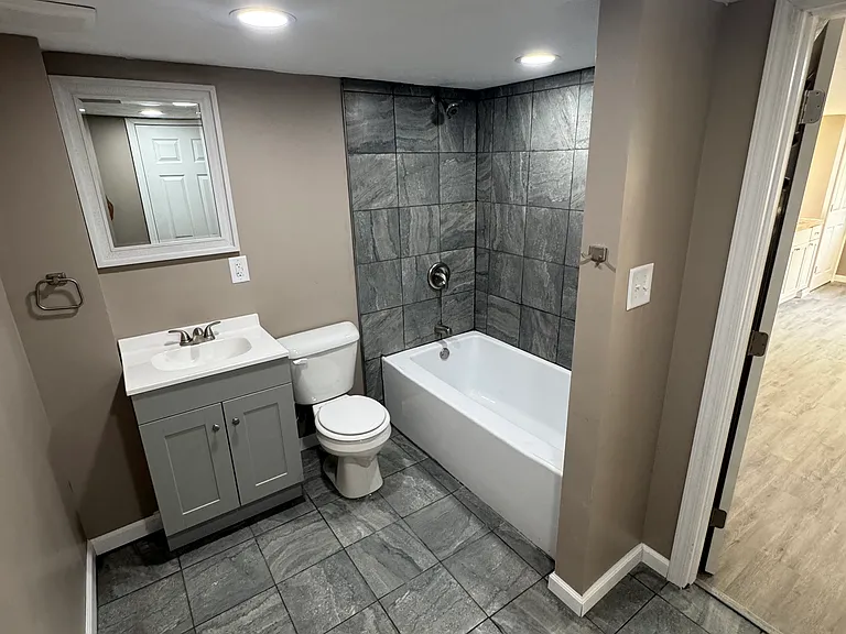 713 W Main St — Photo 2