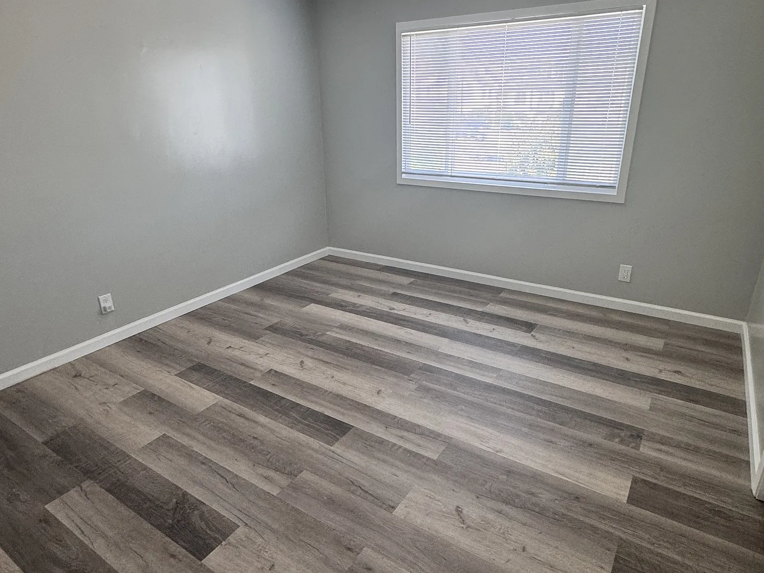 (860) Yosemite Avenue - 1646 — Photo 2