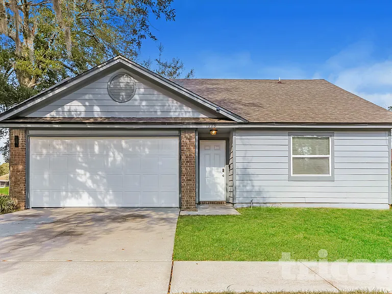 1379 High Plains Dr W — Photo 1