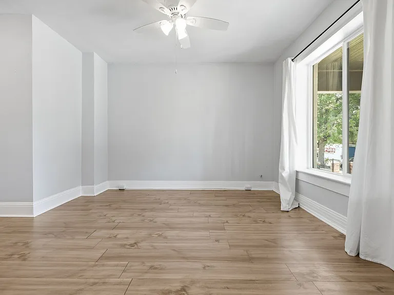 936 N Ogden St — Photo 4