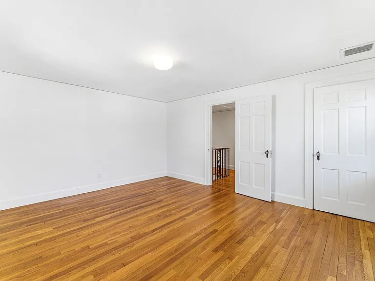 48 Acacia Ave — Photo 36