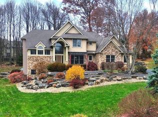 7950 Cobblestone Ln, Chagrin Falls, OH 44023