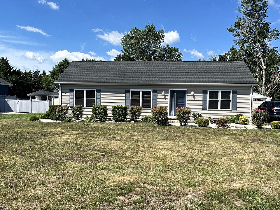 1st image of 22 Circle Dr E