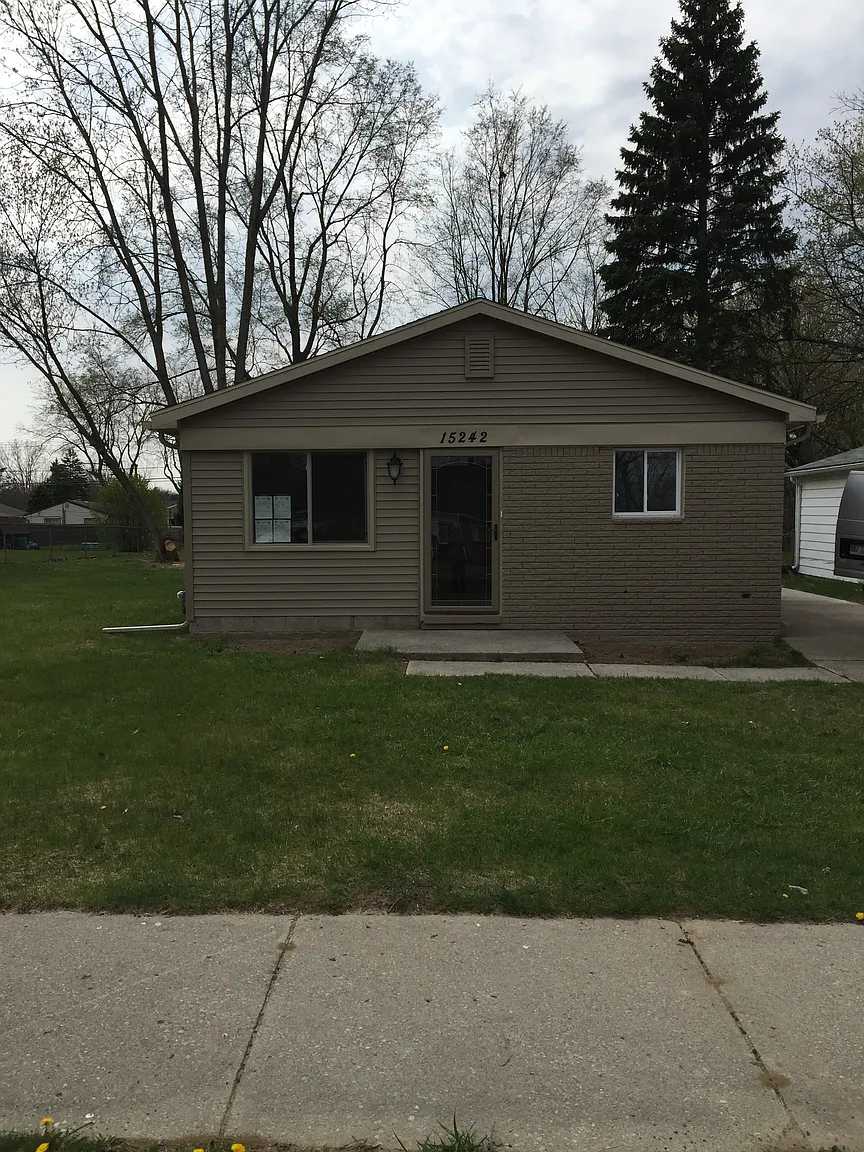 15242 Beech Daly Rd photo 1