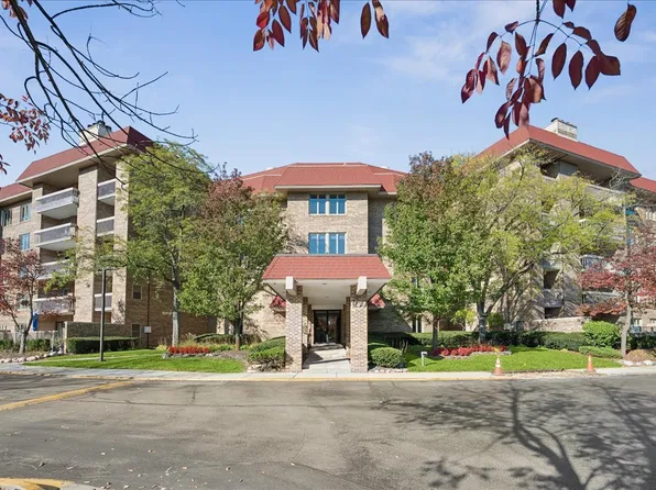 1250 Rudolph Rd APT 5G, Northbrook, IL 60062