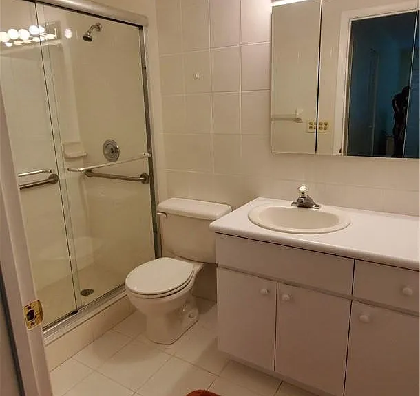 1107 Circle Ter W — Photo 13