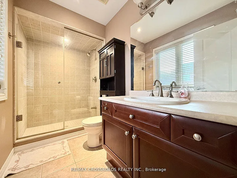 158 Gail Parks Cres — Photo 12