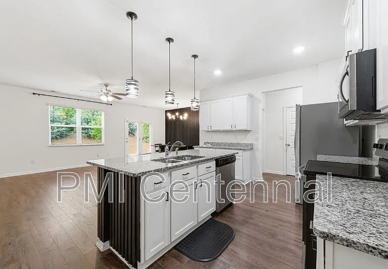192 Hampton Cir — Photo 6