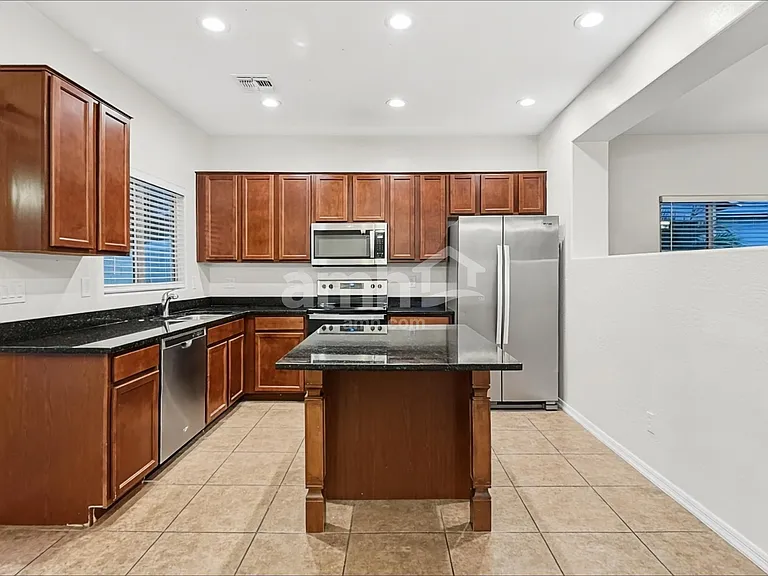 868 W Basswood Ave — Photo 3