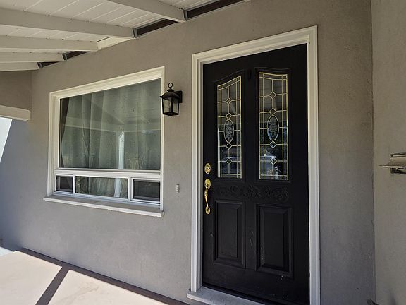 3rd image of 404 Alameda Blvd