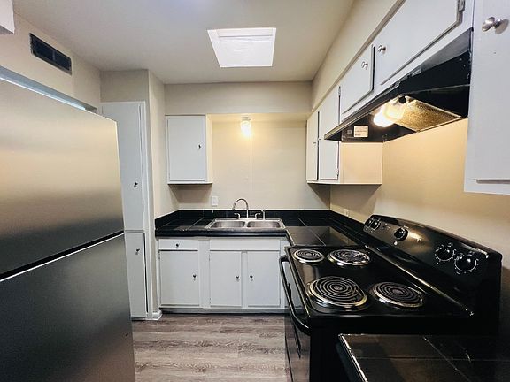 4th image of 1803 W Gramercy Pl APT 2H