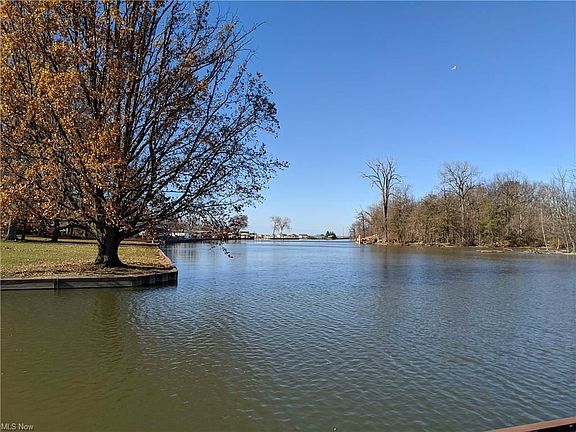 3rd image of V/l W Island Dr