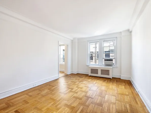 800 West End Avenue image 2 of 7