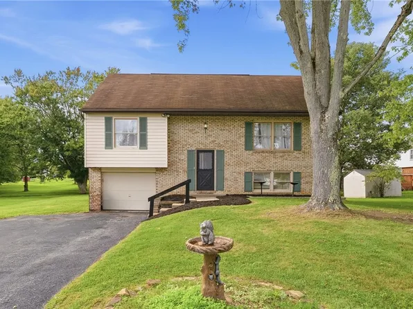 102 Farmington Dr, Butler, PA 16001