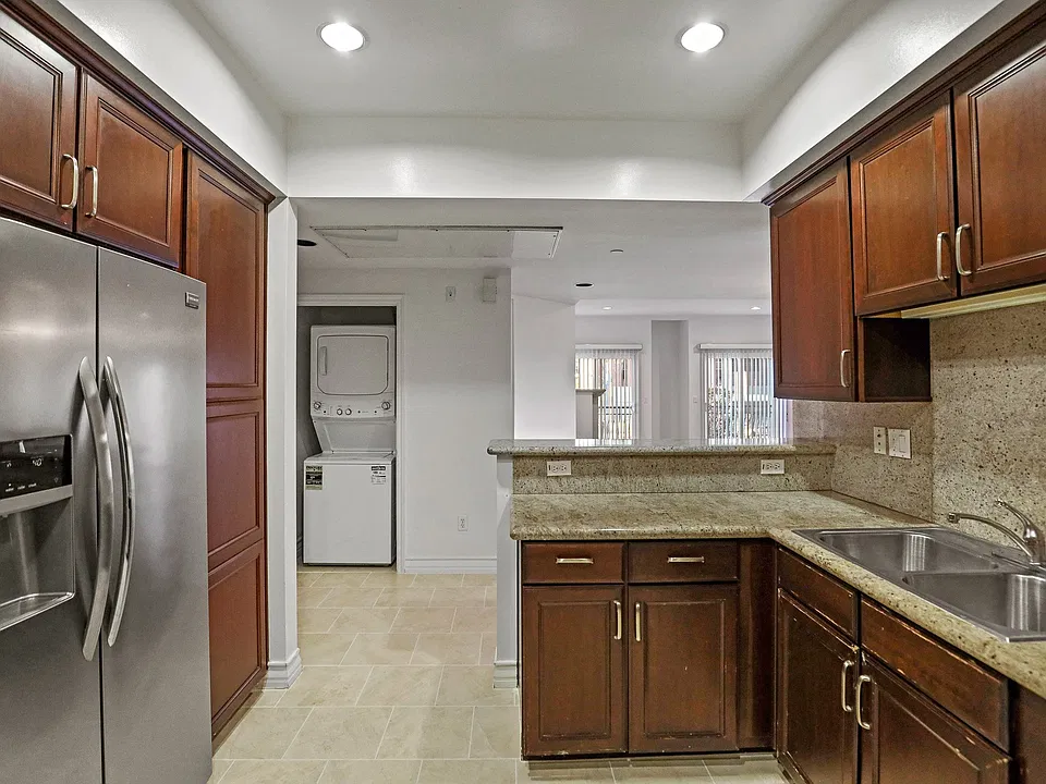 Kitchens with Energy-Efficient Stainless Appliances and In-Suite Washer & Dryer