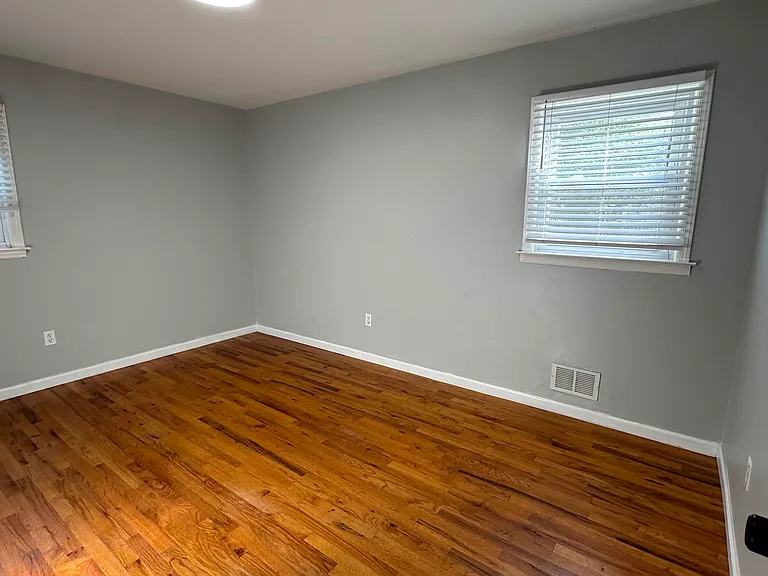 301 Middlesex St — Photo 12