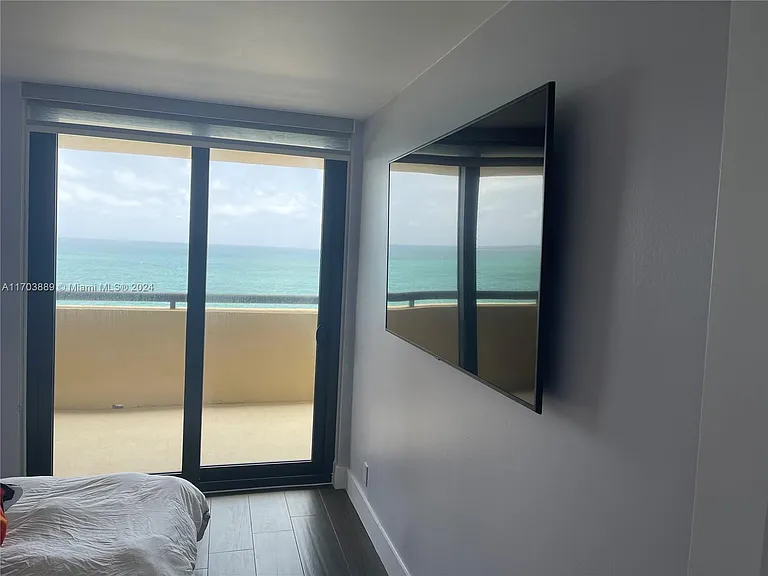 2555 Collins Ave #1409 — Photo 20