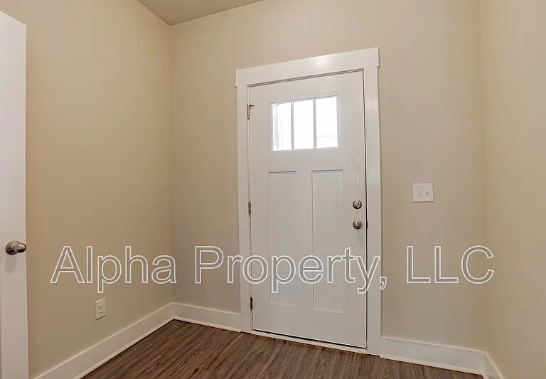 385 Hague Dr — Photo 5