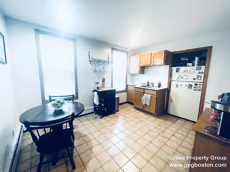 608 E 2nd St #1 — Photo 6