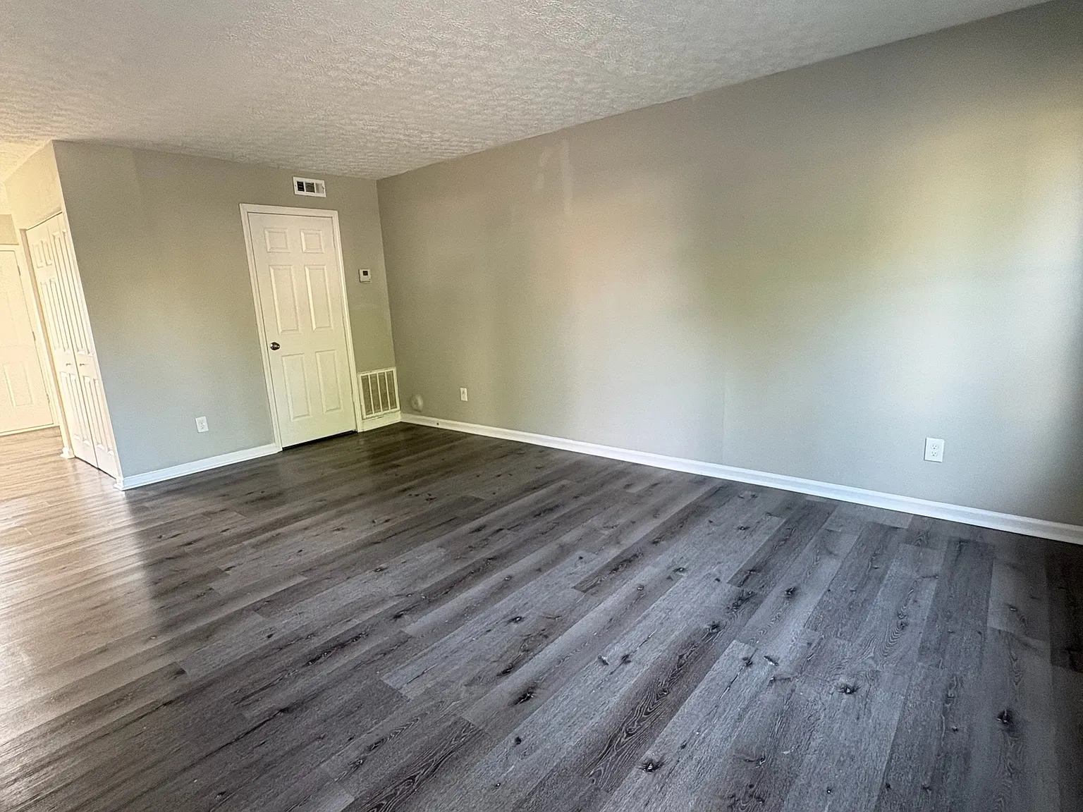 2 bed, 1.5 bath, 1040 sqft, $1,275 — Photo 1