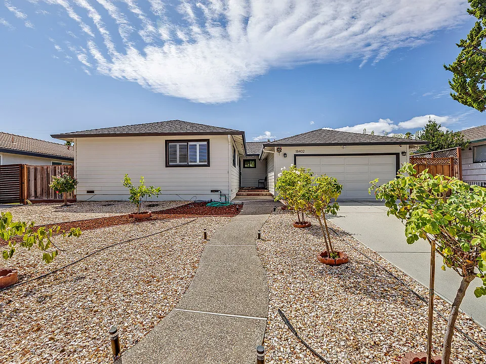 18402 Vanderbilt Dr