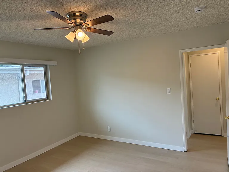 319 N Kenwood St — Photo 12