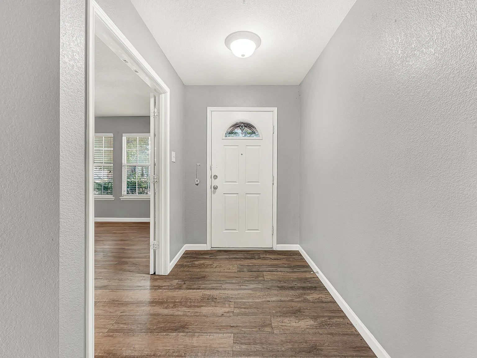 4 bed, 2105 sqft, $2,800 — Photo 2